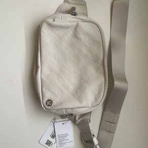 Lululemon everywhere belt bag large NWT